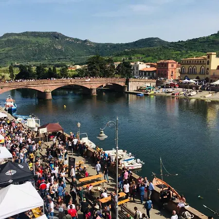 The House On The River ボーザ